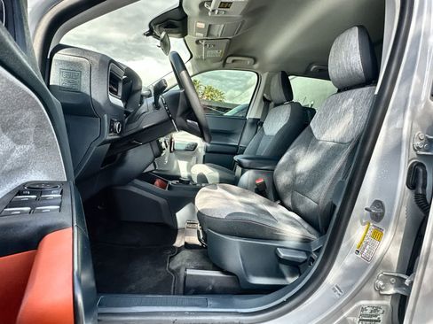 Used 2023 Ford Maverick XLT image 3