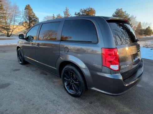 Used 2020 Dodge Grand Caravan SE image 3