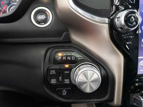 Used 2019 RAM 1500 Laramie AWD/4WD image 12