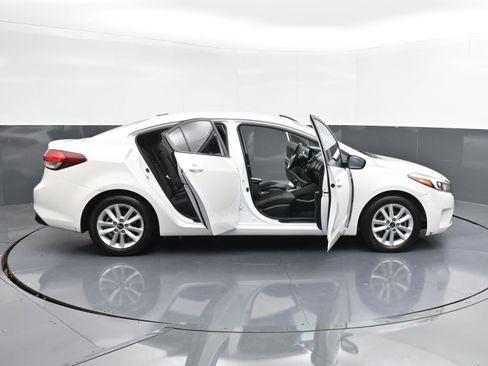 Used 2017 Kia Forte LX w/ LX Popular Package image 32