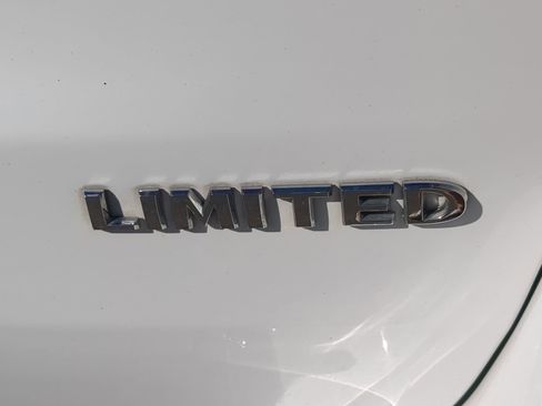 Used 2018 Jeep Grand Cherokee Limited image 40