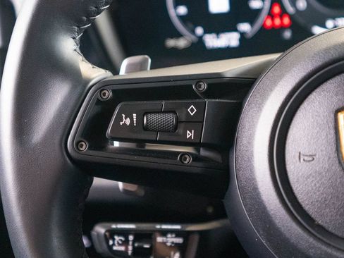 Certified 2025 Porsche Cayenne AWD/4WD image 33