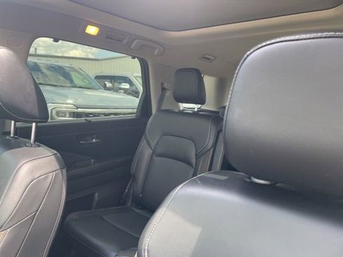 Used 2023 Nissan Pathfinder SL w/ SL Premium Package FWD image 11