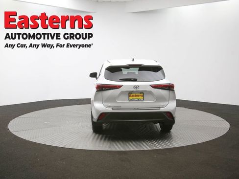 Used 2023 Toyota Highlander LE image 36