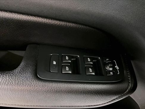 Used 2022 Volvo XC60 B5 Momentum w/ Climate Package image 36