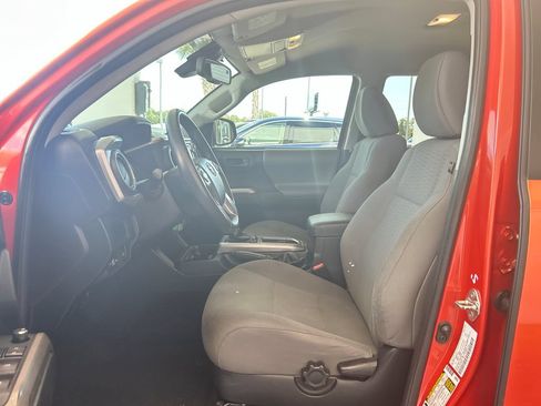 Used 2018 Toyota Tacoma SR5 RWD image 10