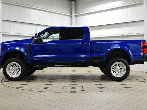 Used 2026 Ford F250 Lariat w/ Black Appearance Package image 4