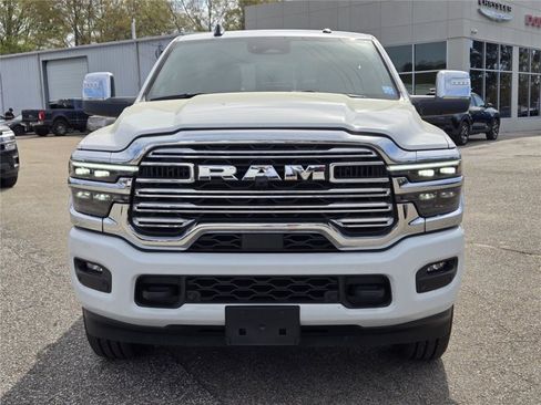 Used 2026 RAM 2500 Laramie AWD/4WD image 4