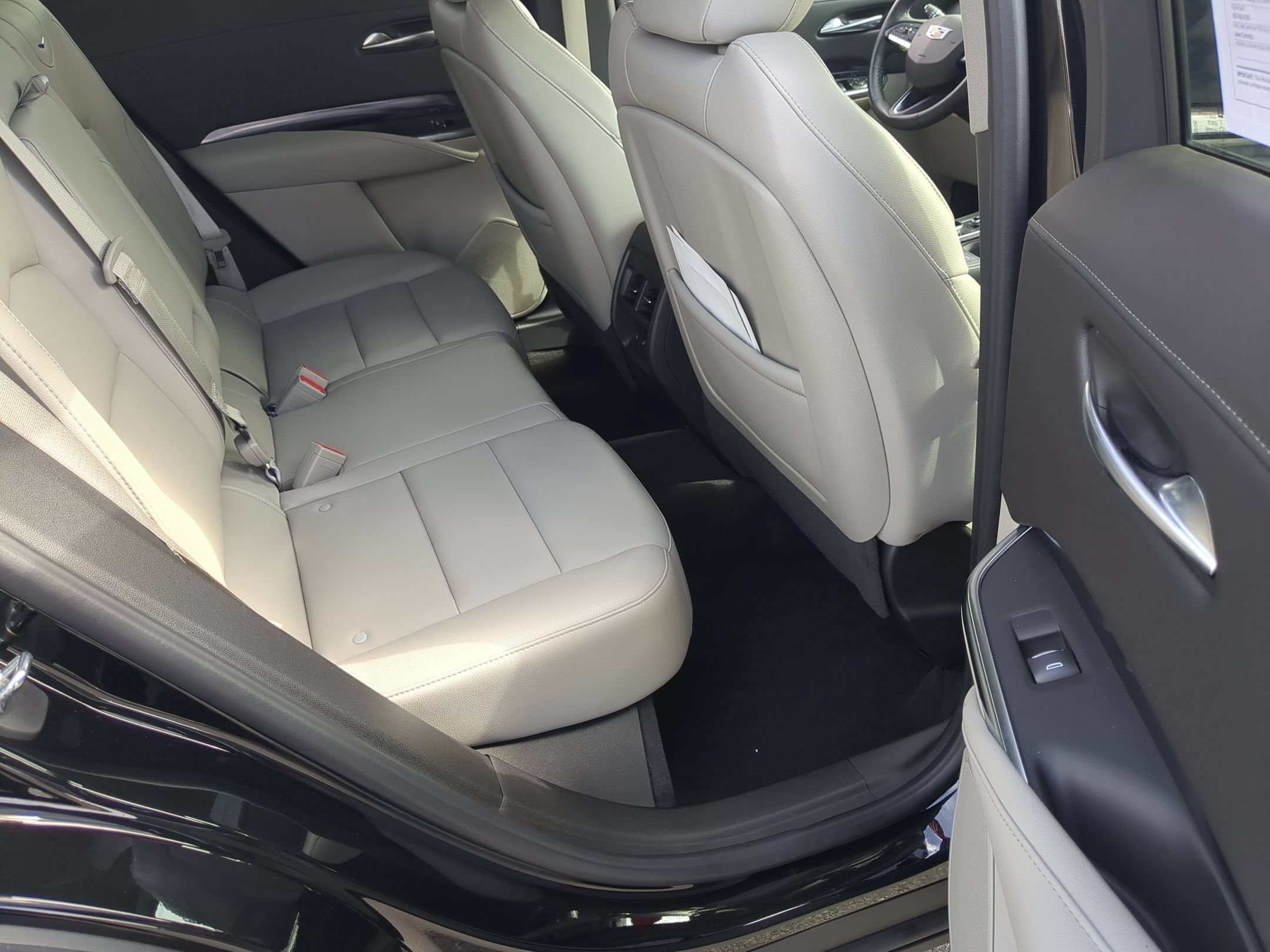 Certified 2023 Cadillac XT4 Luxury w/ Cold Weather Package FWD image 24