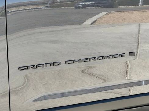 New 2025 Jeep Grand Cherokee L Altitude image 10