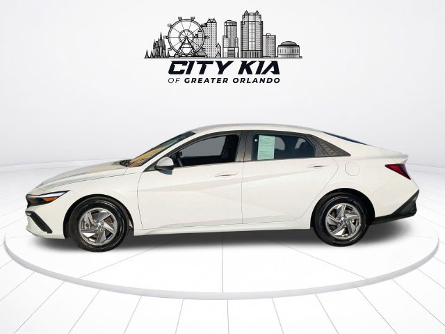 Used 2026 Hyundai Elantra SE FWD image 3