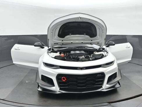 Used 2019 Chevrolet Camaro ZL1 RWD image 40