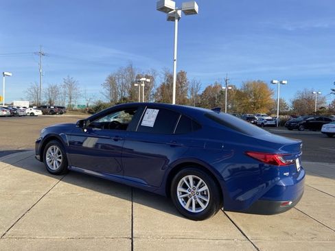 Used 2025 Toyota Camry LE image 7