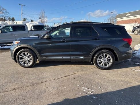 Used 2024 Ford Explorer XLT w/ Equipment Group 202A image 6