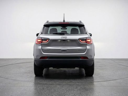 Used 2025 Jeep Compass Limited image 7