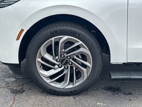 New 2026 Lincoln Navigator Reserve AWD/4WD image 13