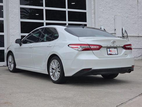 Used 2019 Toyota Camry XLE FWD image 7