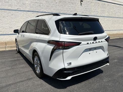Used 2023 Toyota Sienna XSE AWD/4WD image 5