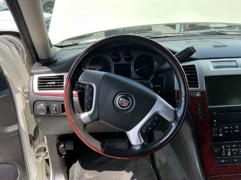 Used 2007 Cadillac Escalade ESV AWD w/ Information Package image 19