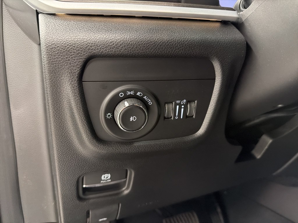 New 2026 Jeep Grand Cherokee Limited RWD image 18