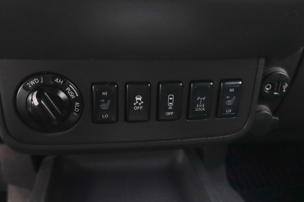 Used 2019 Nissan Frontier PRO-4X AWD/4WD image 32