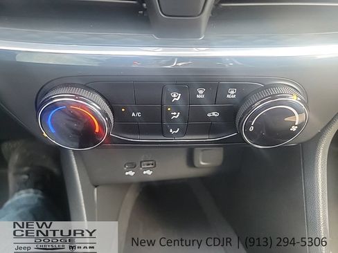 Used 2025 Buick Encore GX Preferred AWD/4WD image 15