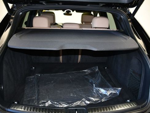 Certified 2023 Porsche Macan AWD/4WD image 22