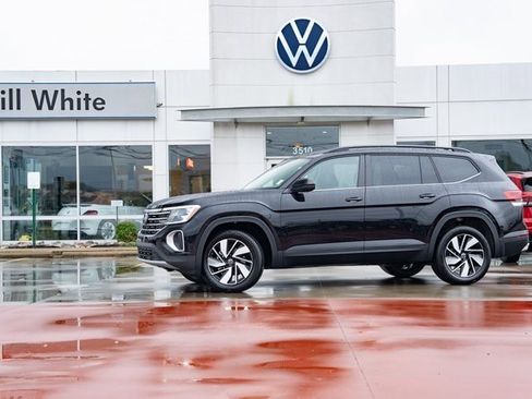 New 2026 Volkswagen Atlas SE image 1