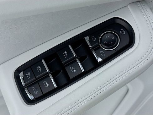 Certified 2024 Porsche Macan S AWD/4WD image 19