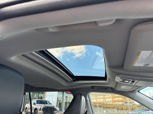 Used 2022 Toyota Highlander XLE image 8