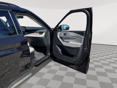 Used 2025 Ford Explorer Active w/ Active Comfort Package image 13