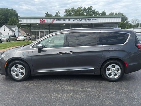 Used 2017 Chrysler Pacifica Platinum FWD image 8