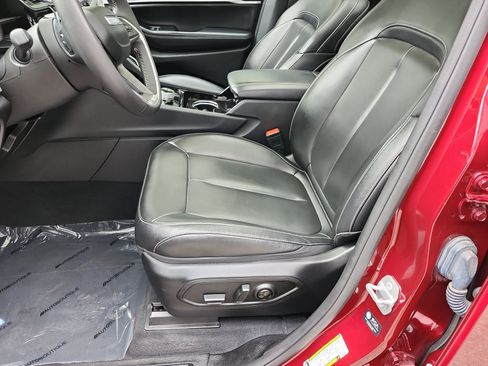 Used 2023 Jeep Grand Cherokee 4WD 4xe image 9