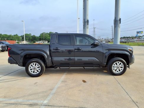 Certified 2025 Toyota Tacoma SR5 AWD/4WD image 5