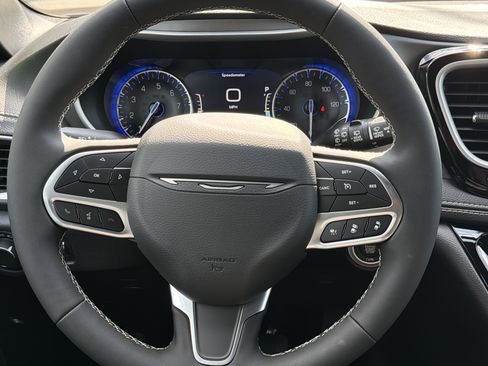 New 2027 Chrysler Pacifica Select w/ Family Tech Group AWD/4WD image 22