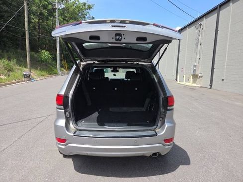 Used 2018 Jeep Grand Cherokee Altitude RWD image 4