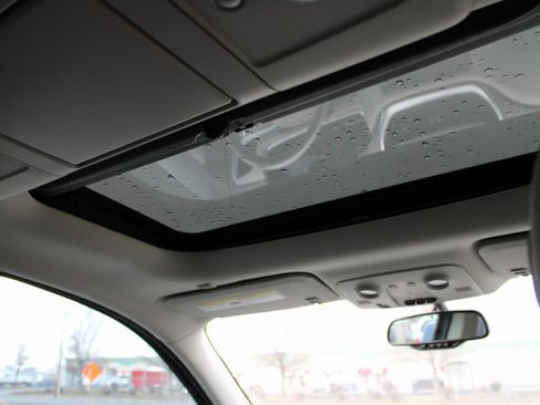 Used 2016 Chevrolet Traverse LT w/ LPO, 'HIT The Road' Package image 27