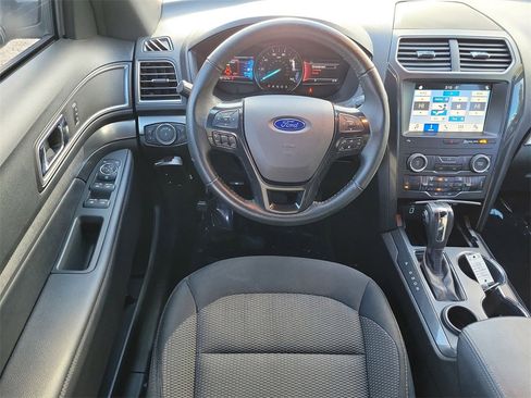 Used 2018 Ford Explorer XLT image 13