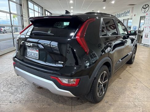 Used 2023 Kia Niro EX image 2