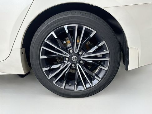 Used 2017 Nissan Maxima Platinum w/ Medallion Package FWD image 11