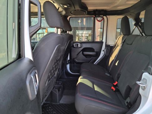 Used 2018 Jeep Wrangler Unlimited Rubicon w/ Dual Top Group image 14