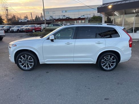 Used 2018 Volvo XC90 T6 Momentum w/ Convenience Package image 3