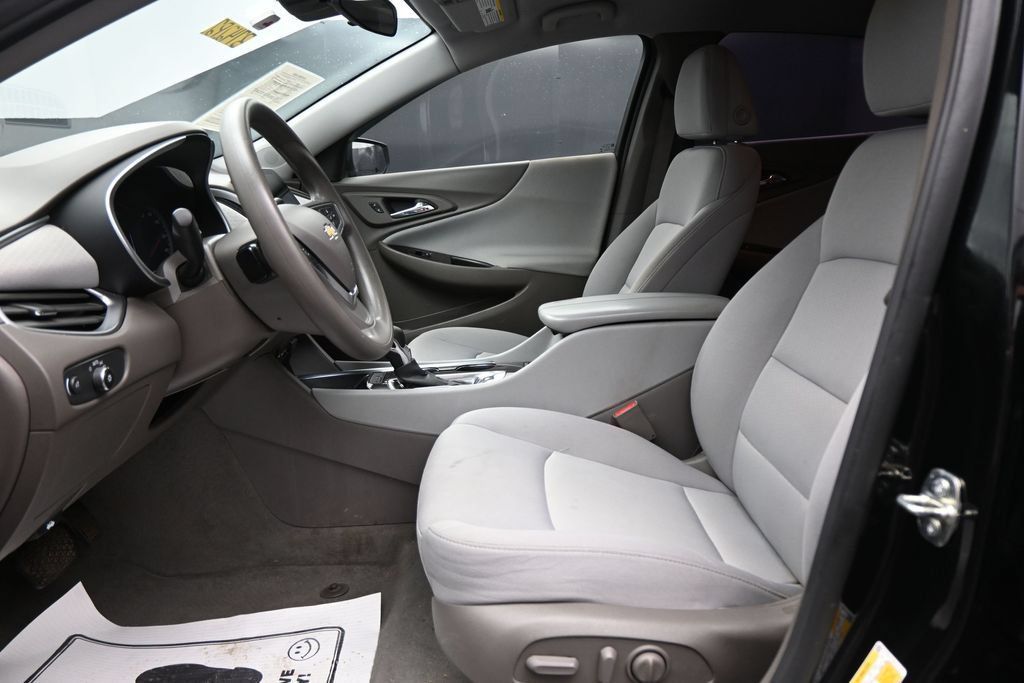 Used 2023 Chevrolet Malibu LT FWD image 9