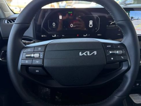 Used 2025 Kia K4 EX FWD image 26