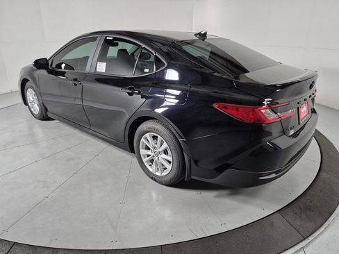 New 2026 Toyota Camry Hybrid image 3