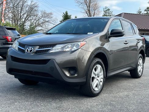 Used 2015 Toyota RAV4 LE image 4