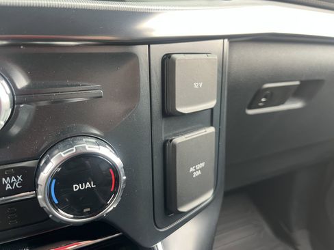 Used 2025 Ford F150 Raptor AWD/4WD image 31