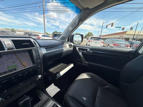 Used 2015 Lexus GX 460 w/ Navigation Package AWD/4WD image 30