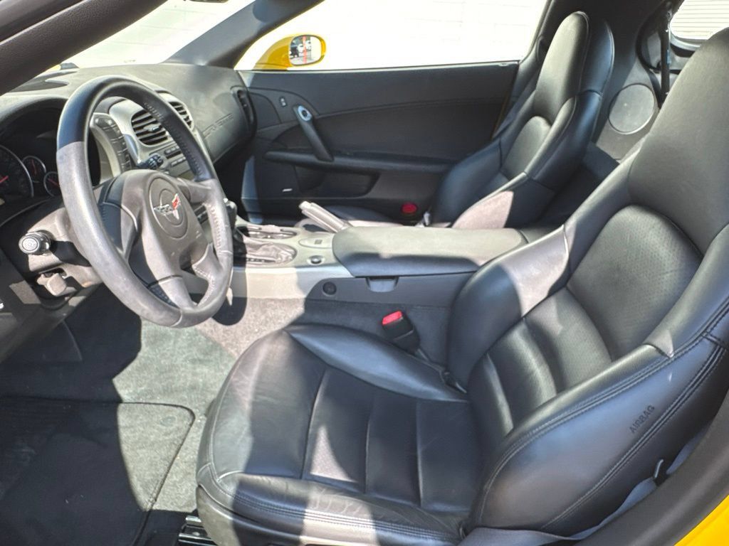 Used 2005 Chevrolet Corvette Coupe w/ Preferred Equipment Group RWD image 15