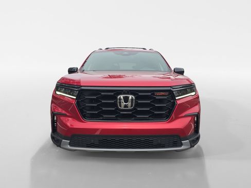 Used 2025 Honda Pilot TrailSport image 8